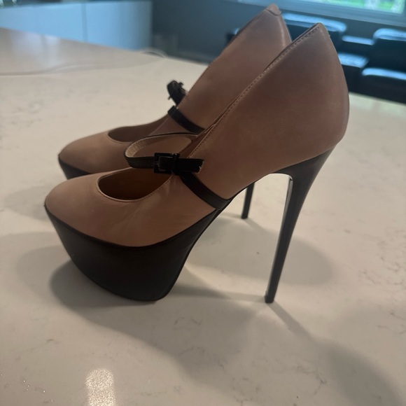 Ladies Kurt Geiger Tan & Black Stiletto 37  US 7 High Heels Shoes Italian Italy - Picture 1 of 11